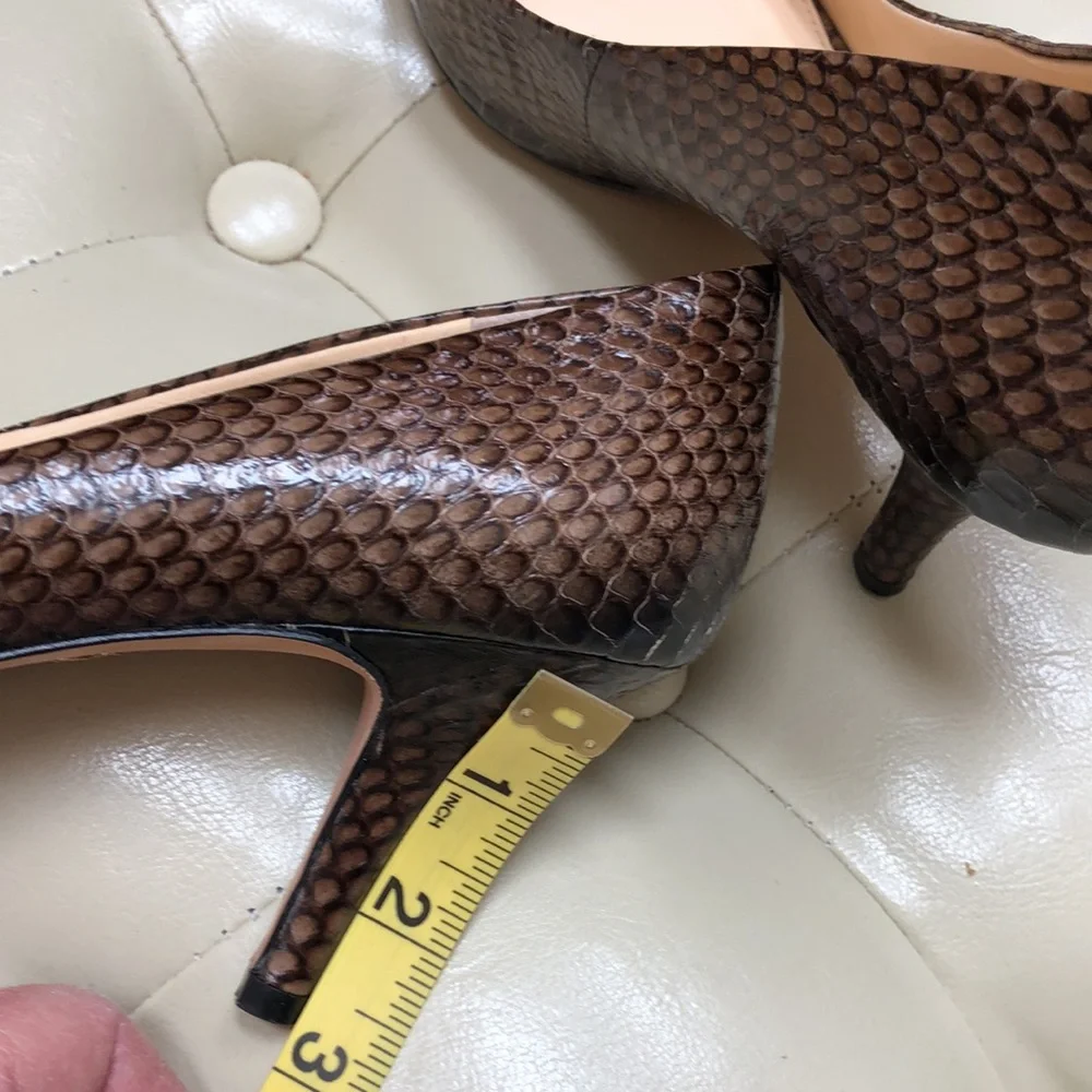 Vince Camuto all leather pump heel shoe, size 7.5 - Picture 11 of 11